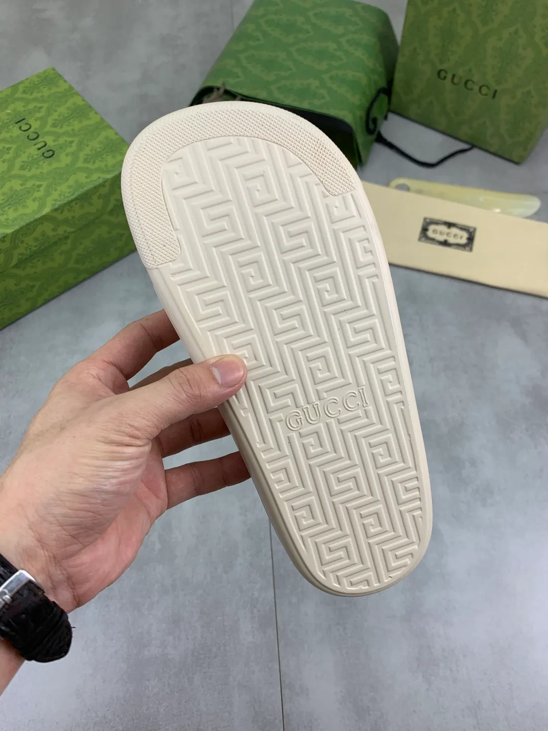 Men's Men's Shoes 💰P300💰[New Style] High Version 🎁🎁🎁 GUCCI New Year of the Snake casual slippers, original official website, perfect workmanship, transmitting a kind of noble luxury, sublimating its definition of luxury in Gucci's high-end extraordinary craftsmanship. Original Gucci double G combination outsole, code number: 35-46, complete package